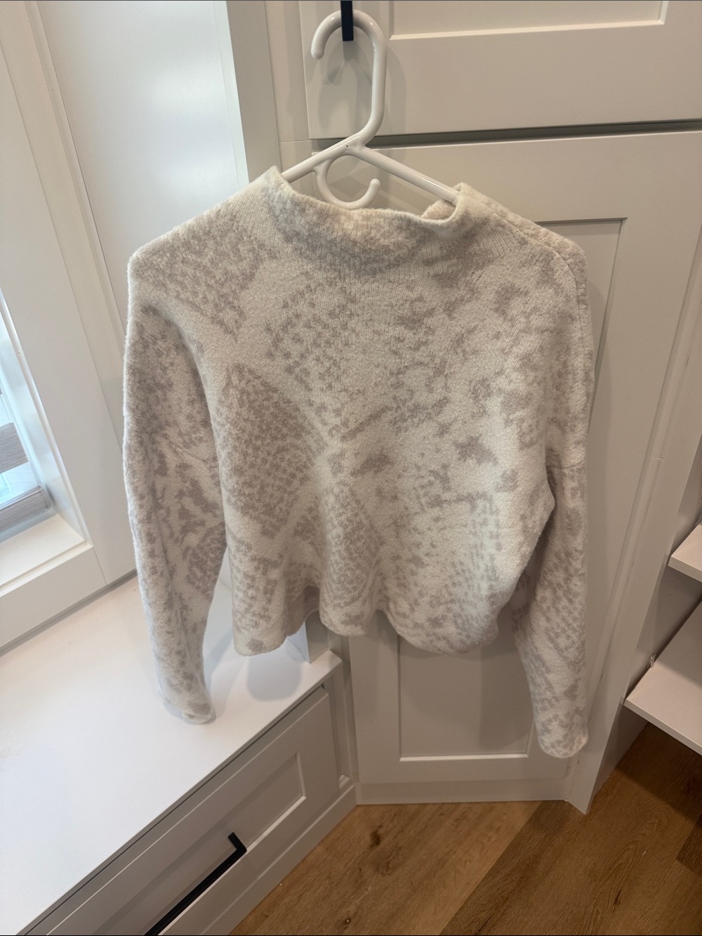 Express Women's Cream and Taupe Patterned Sweater